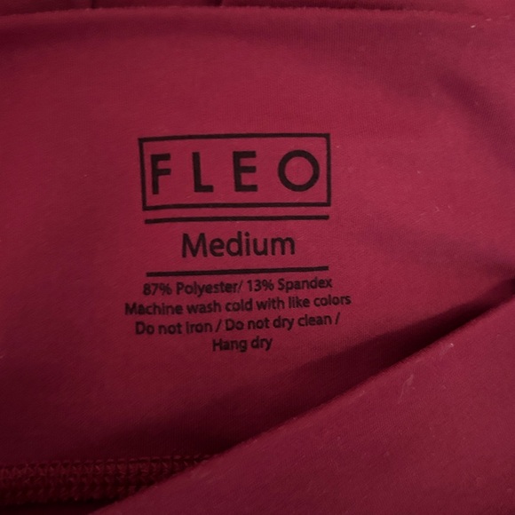 Fleo Women's red shorts - Picture 4 of 4